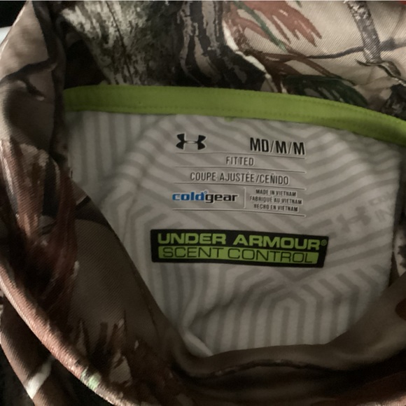 Under Armor ColdGear Realtree camouflage turtleneck women’s top. Size medium - Picture 7 of 7